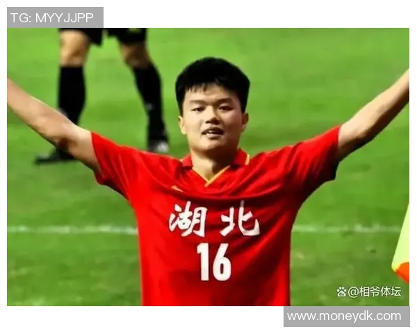 杨希在U23亚洲杯中表现出色成功造点助力球队晋级的精彩瞬间