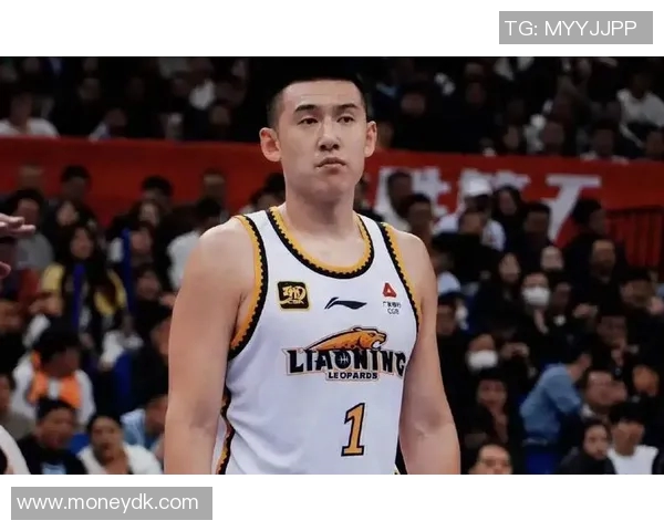 付豪内线强攻展现绝佳实力助力球队逆转胜利的精彩瞬间