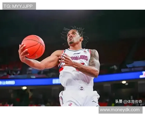 巴里-布朗带领球队实现三连胜，成全队禁区最大利器