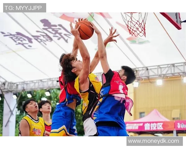 广厦队奋勇争先广东队紧追不放展现篮球激情与实力的巅峰对决